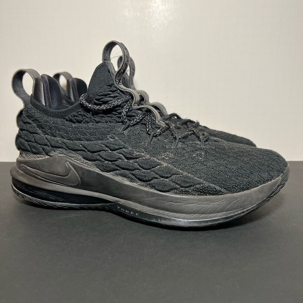 Mens NIKE LeBron XV 15 Low Triple Black Athletic Shoes / Size 7.5